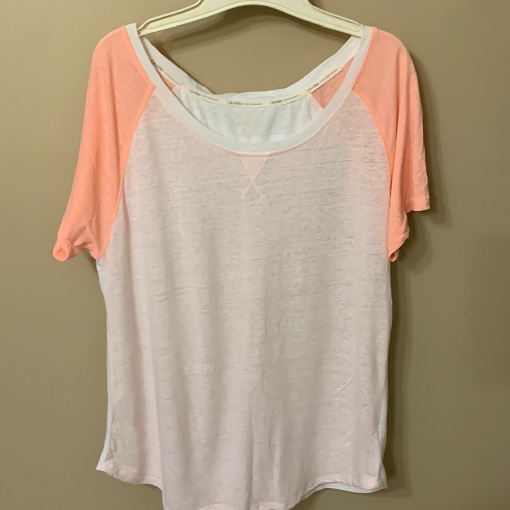 Calvin Klein Performance Tee. Size XL. Coral & white